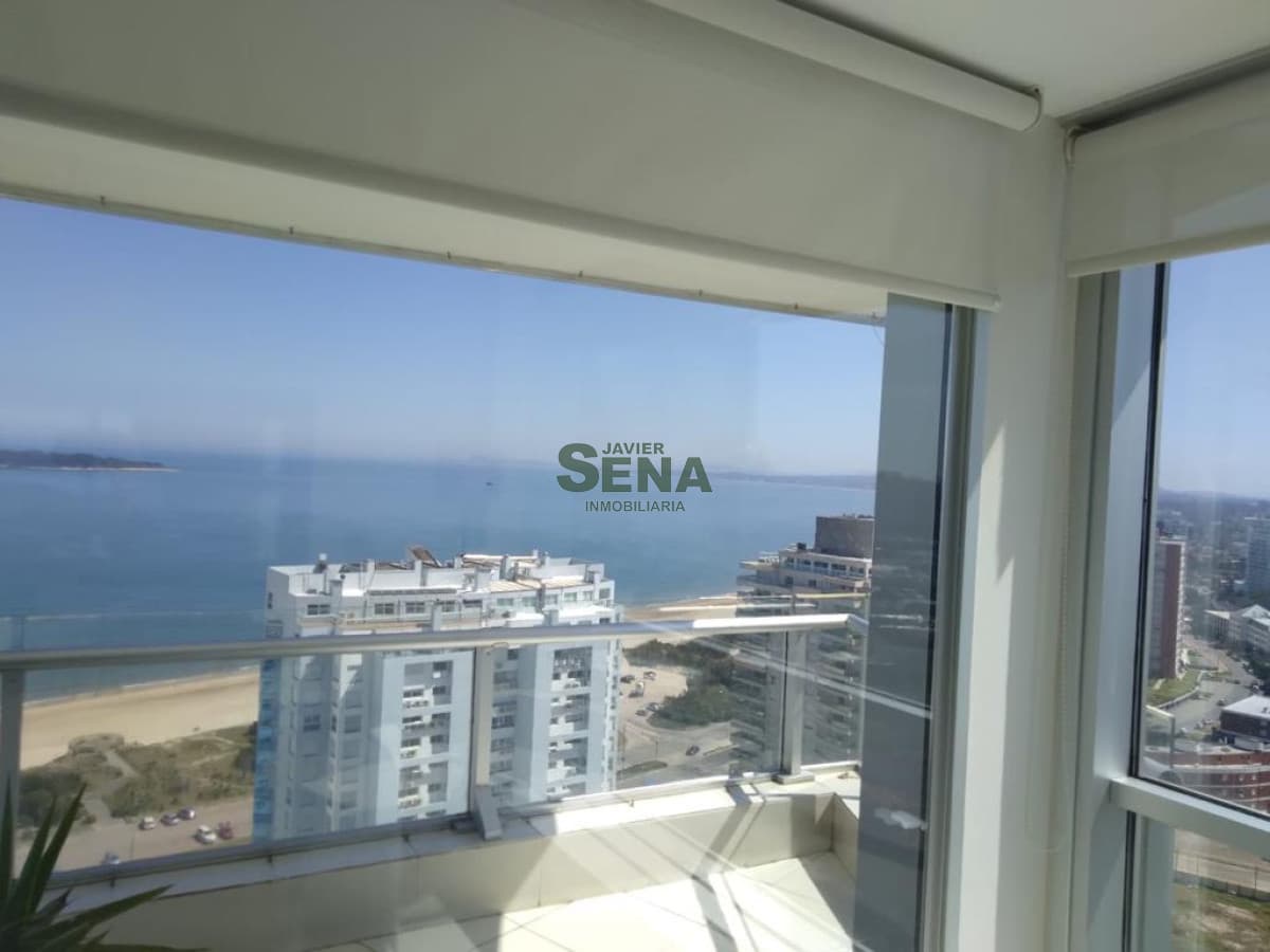 Alquiler de apartamento en la Mansa, 3 dormitorios, 3 baños, balcon, gran vista y servicios.