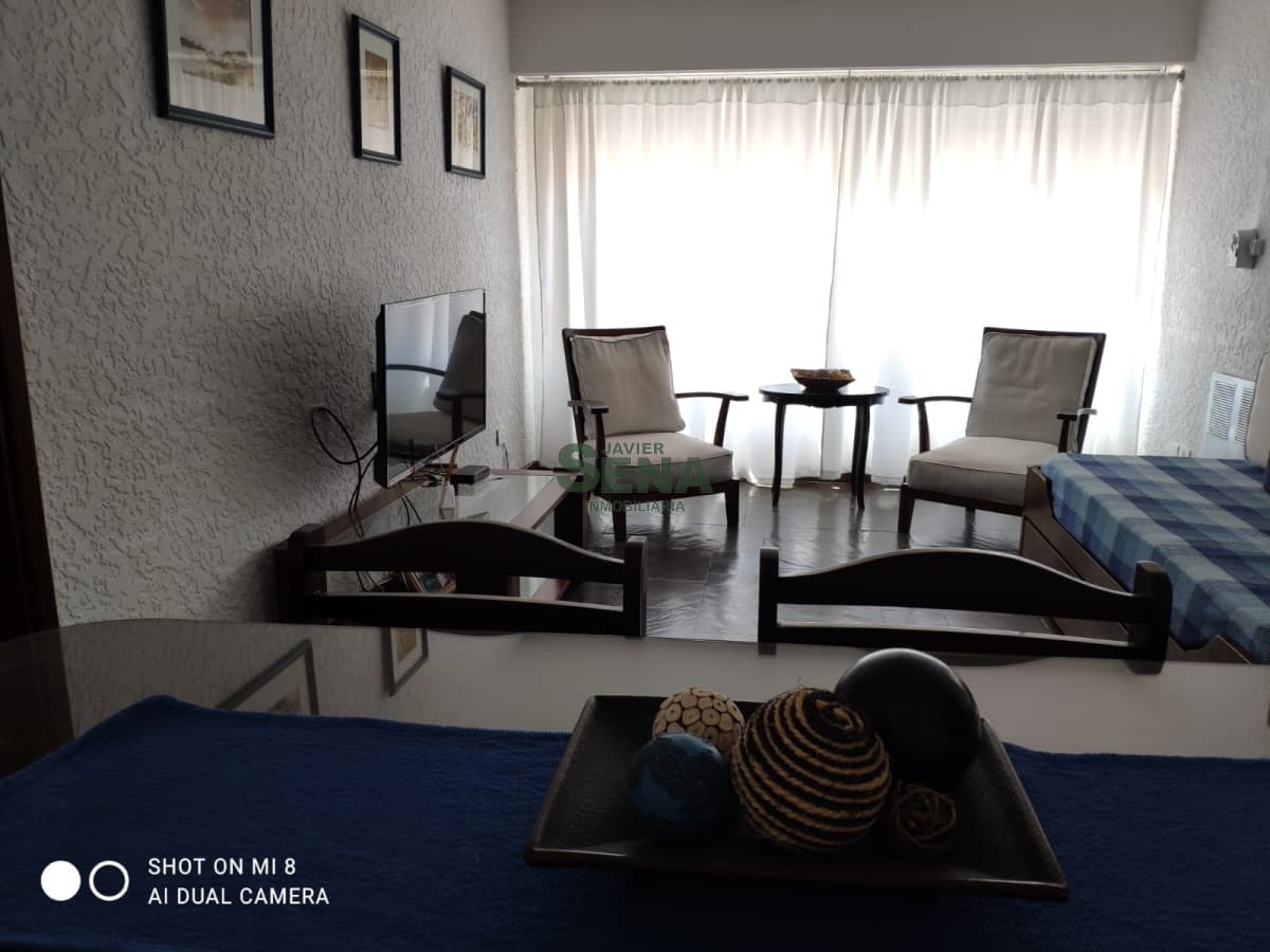 Alquiler de apartamento en la Brava, 1 dormitorio, baño, piscina, servicios.