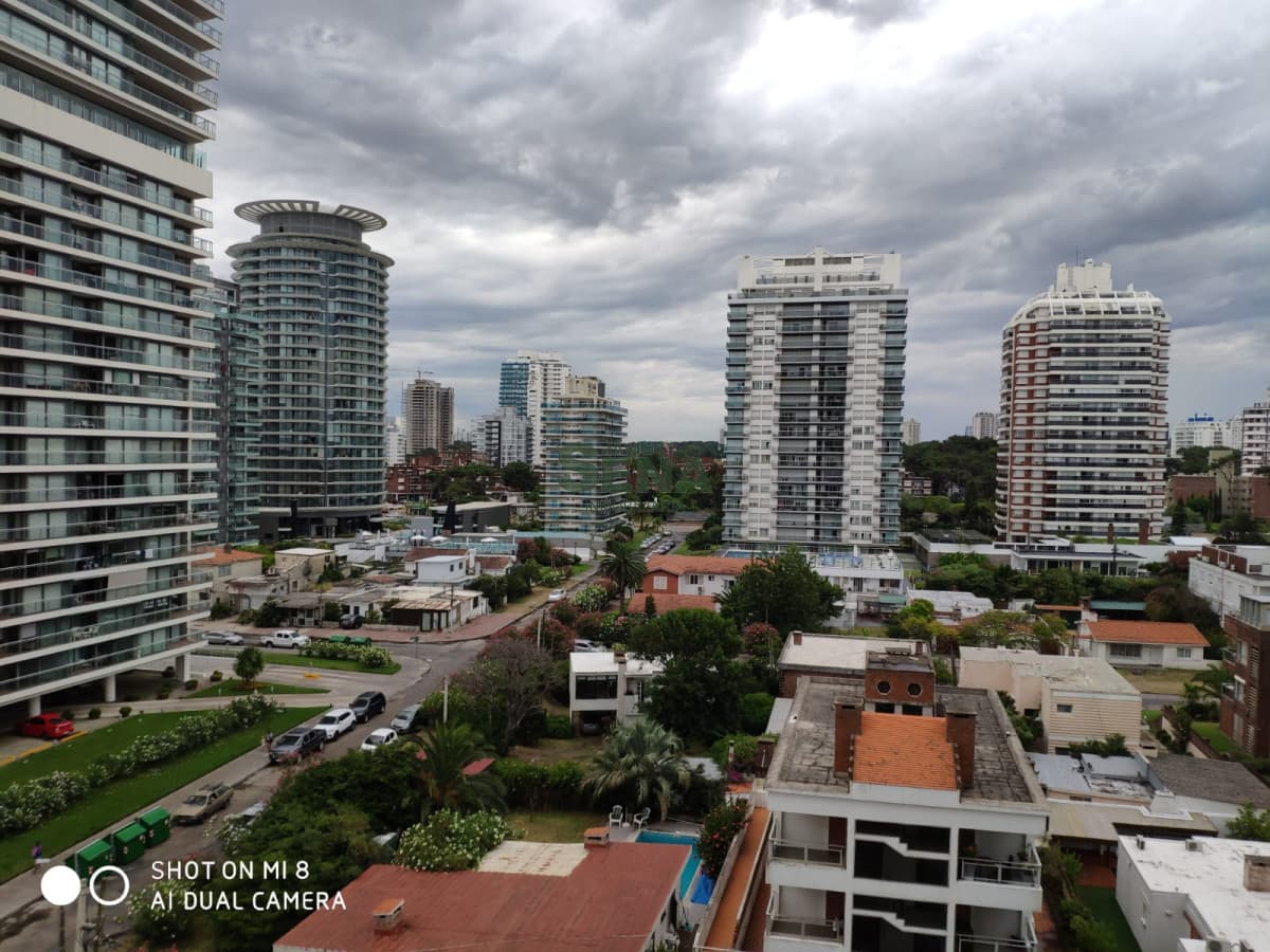 Venta de apartamento en la brava, 3 dormitorios, 2 baños, piscina, buena vista.