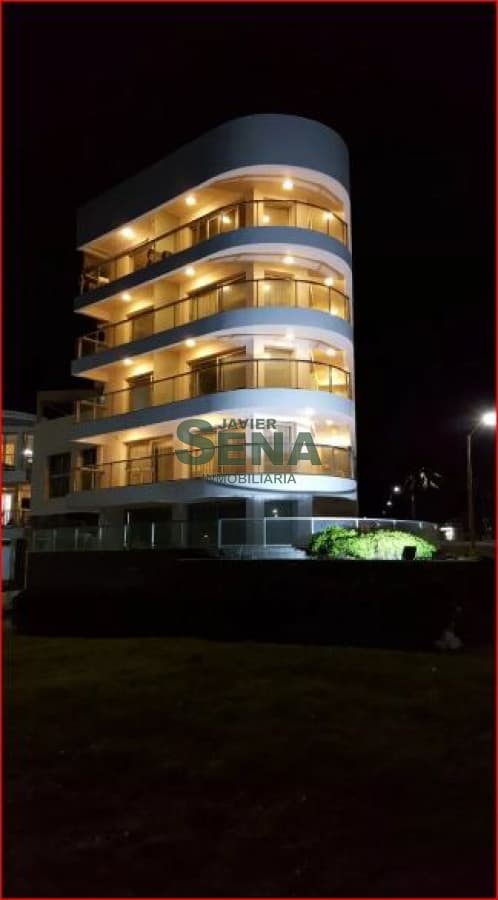 Alquiler de apartamento en la Peninsula, 3 dormitorios, 2 baños, buena vista.