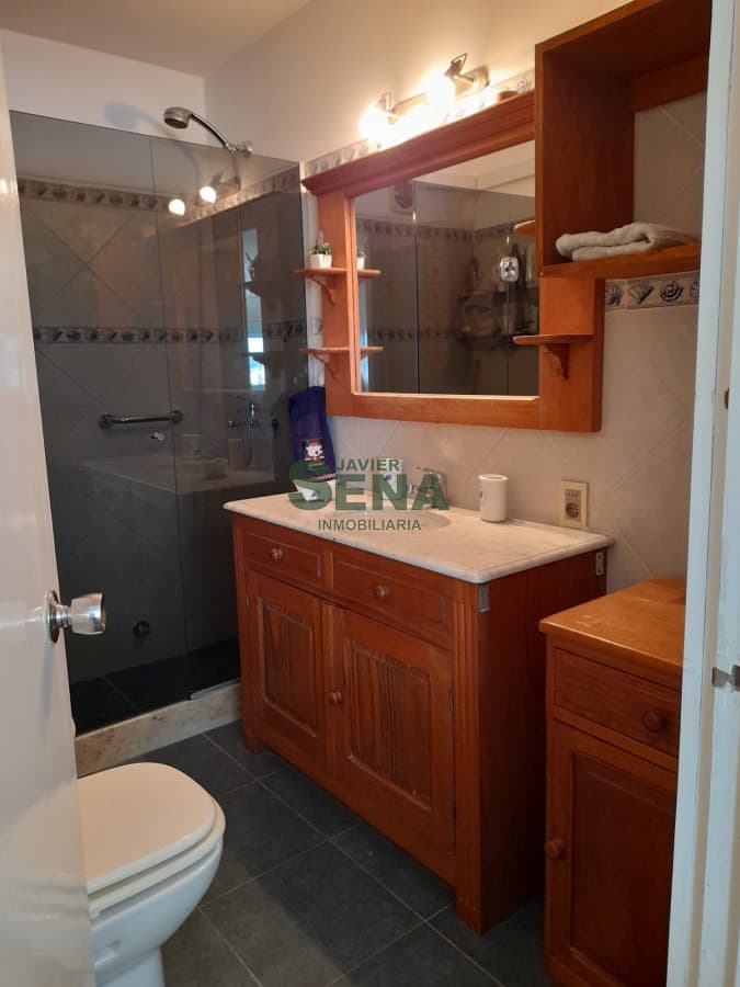 Alquiler de apartamento en la mansa, de 1 dormitorio, baño, frente al mar.
