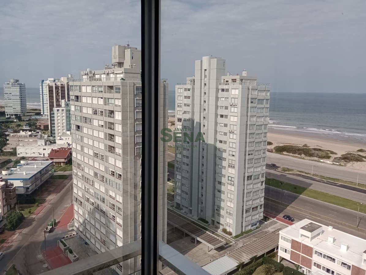 Alquiler de apartamento en la brava, 1 dormitorio, baño, terraza y buena vista.