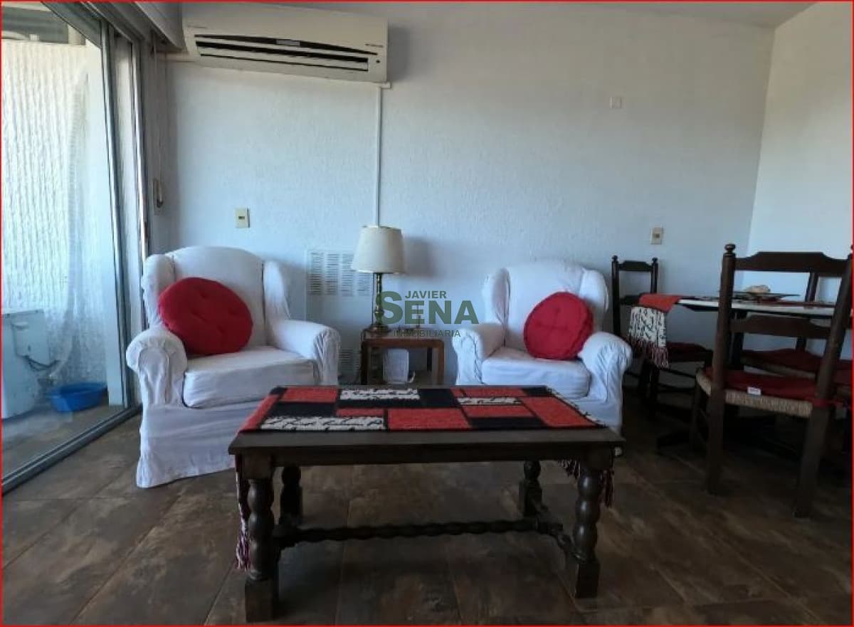 Alquiler de apartamento en la Mansa, 1 dormitorio, baño, balcon frente al mar.