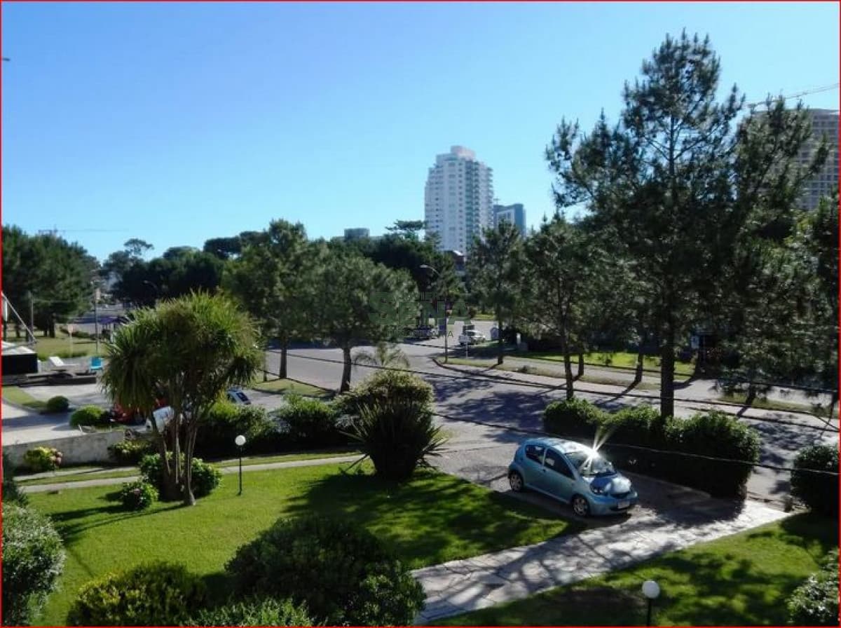 Alquiler de apartamento en la mansa, 1 dormitorio, baño, cerca de todo.