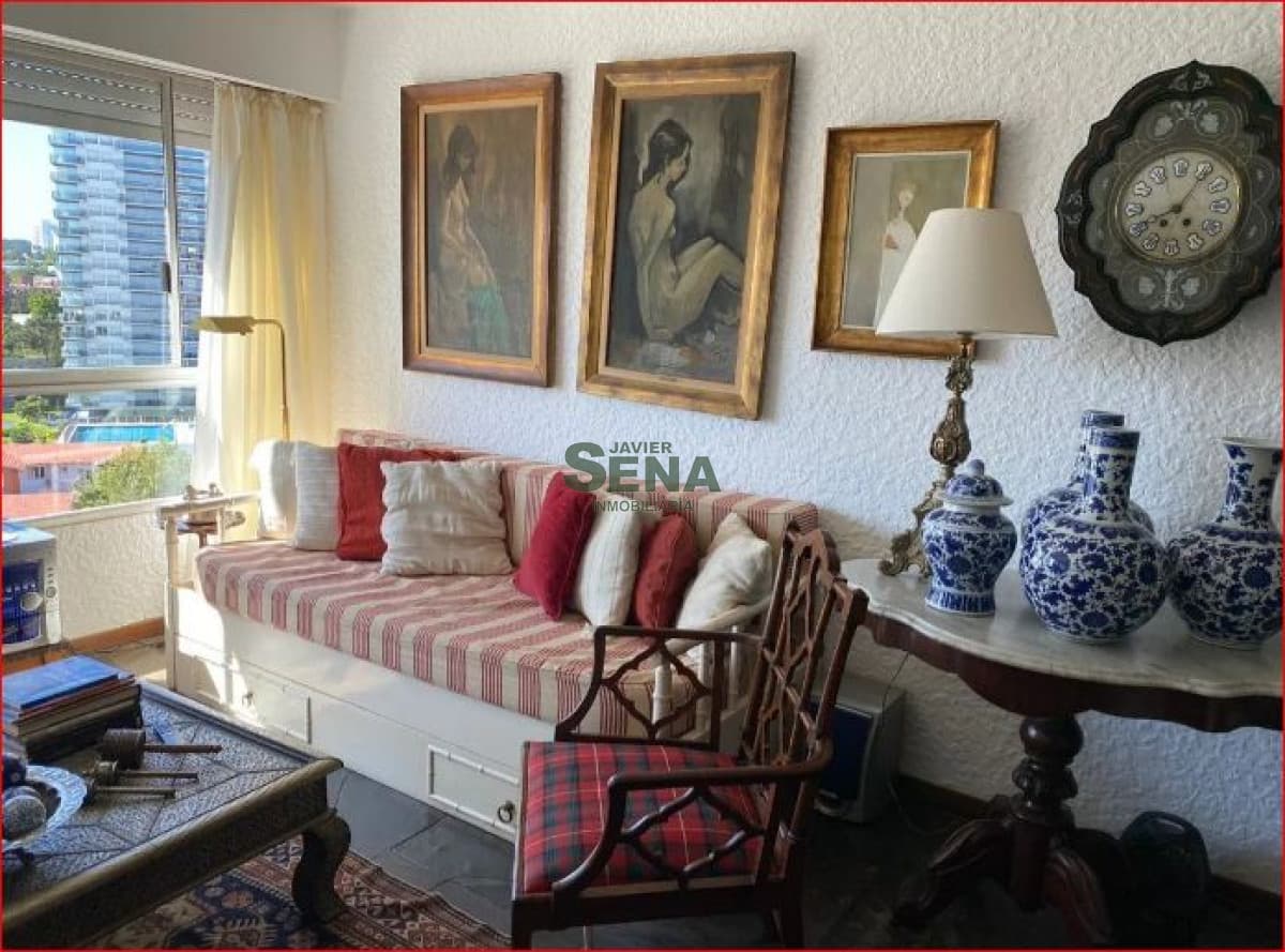 Alquiler de apartamento en la brava, 1 dormitorio, baño, piscina, servicios y buena vista.