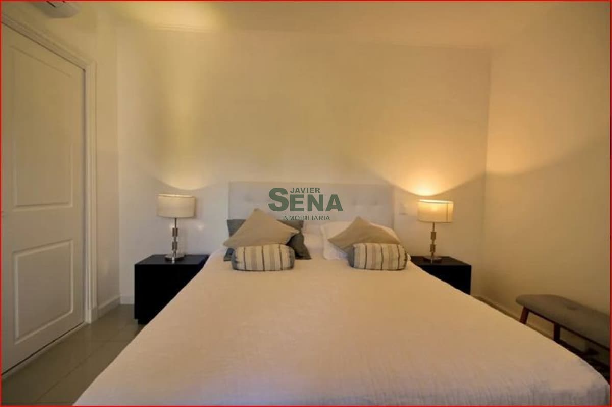 Alquiler de apartamento en Solanas, 1 dormitorio y medio, baño, con servicios.