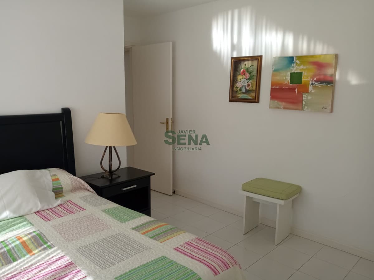 Venta de apto de 3 dormitorios y 2 baños en peninsula, buen edificio.