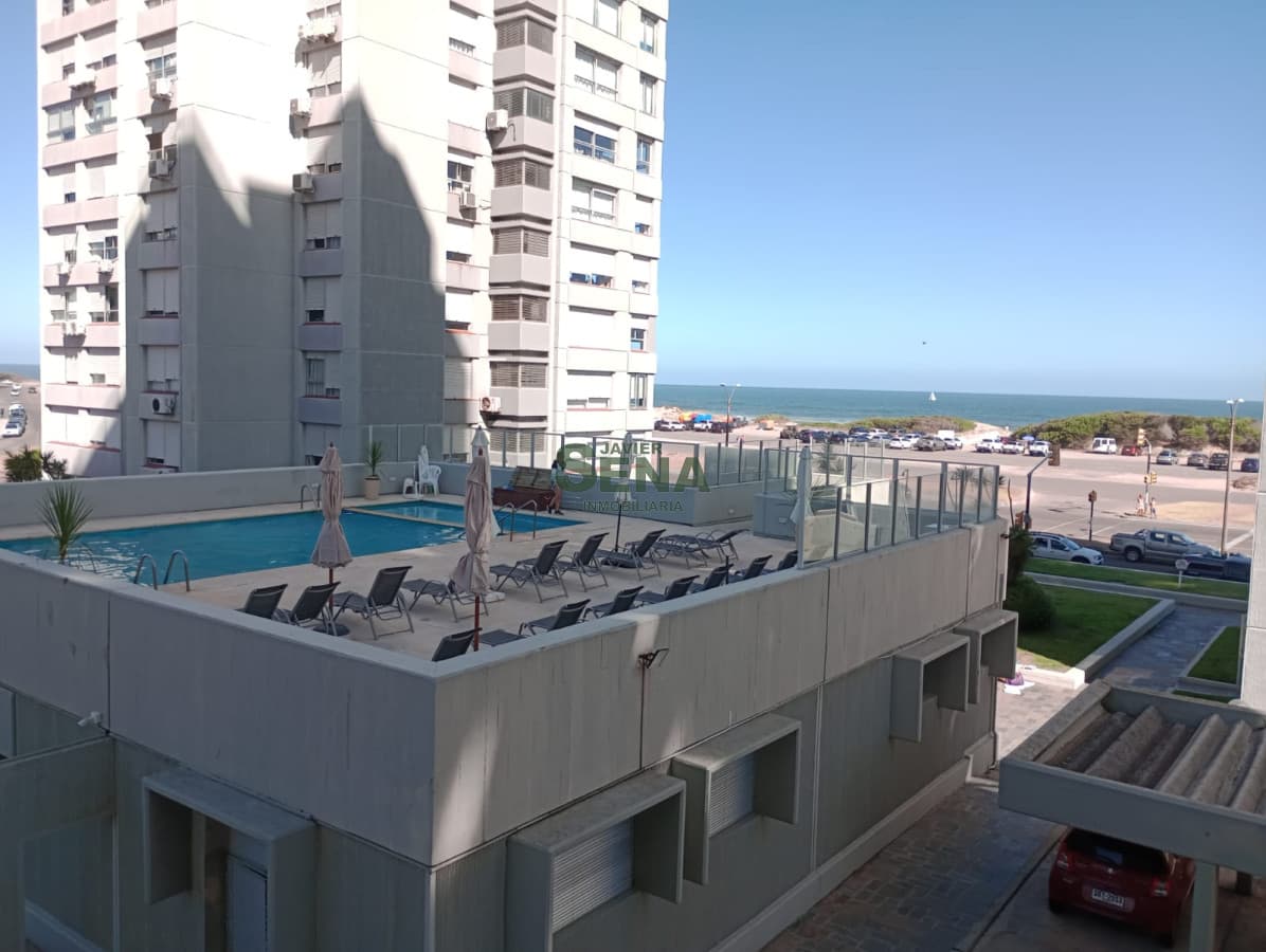 Alquiler de apartamento en la brava, 1 dormitorio, baño, piscina y todos los servicios.