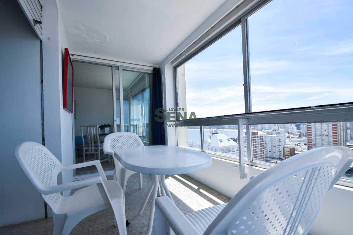 Alquiler de apartamento en la Peninsula, 2 dormitorios, 2 baños, muy buen avista y servicios.