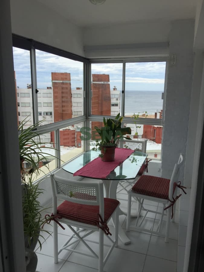Brava, 1 dormitorio y medio, muy lindo gran vista con todos los servicios.
