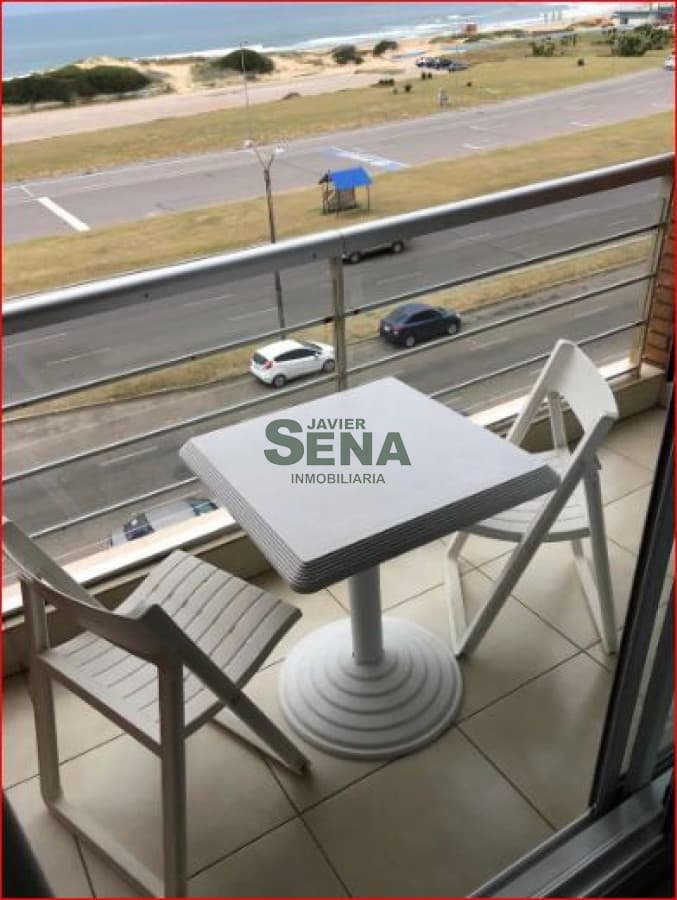 Venta de apartamento en la brava,  dormitorio, baño, balcon, muy buena vista.