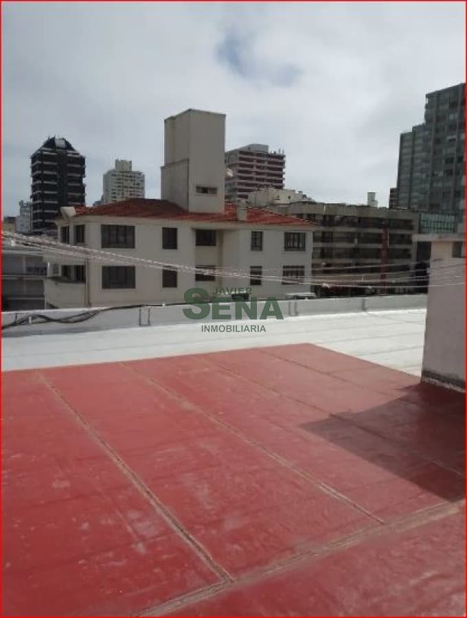 Venta de apartamento en la Peninsula, 1 dormitorio, baño, buena vista y buen edificio.