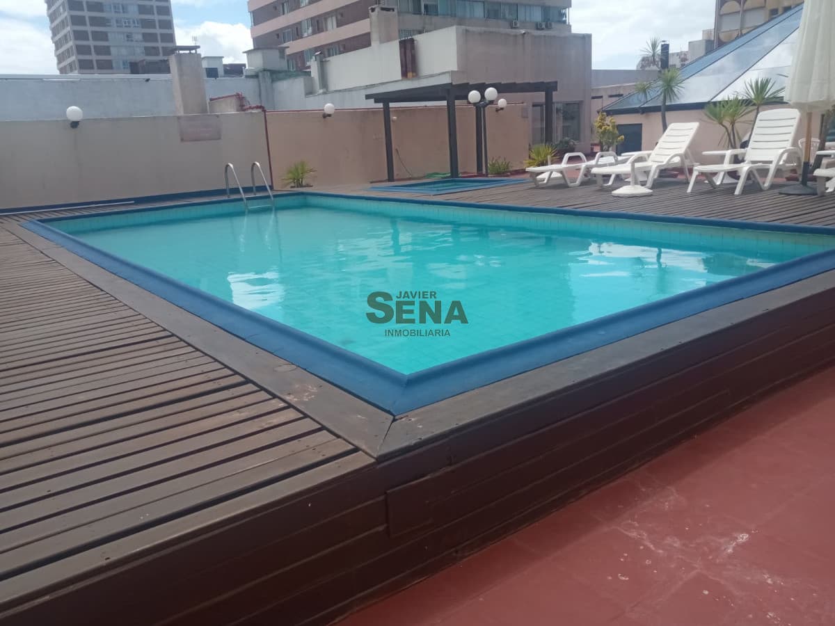 Venta de apto de 3 dormitorios y 2 baños en peninsula, buen edificio.