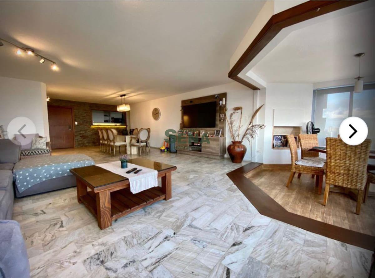Venta de apartamento en la Roosevelt, 3 dormitorios, 2 baños, mas servicio con baño, pileta, aminities completos.