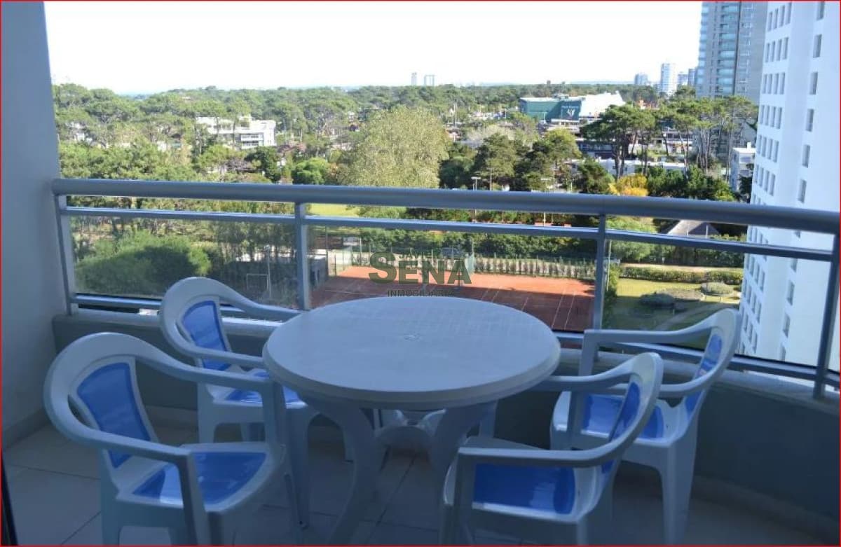Venta de apartamento en la roosevelt, 2 dormitorios, baño, piscina, servicios.