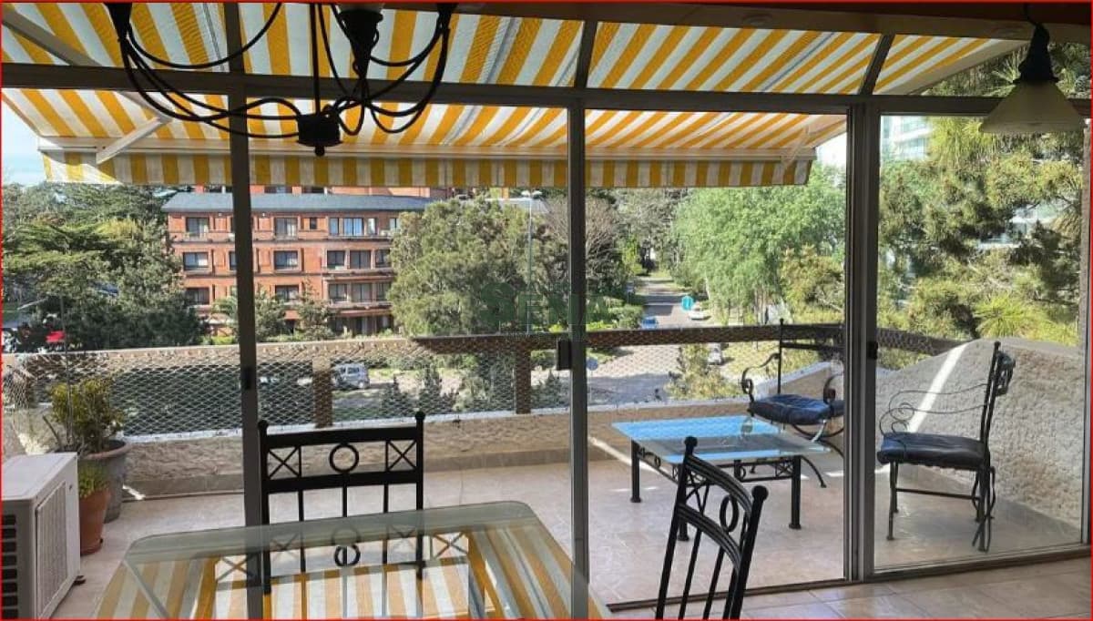 Alquiler de apartamento en la Roosevelt, 1 dormitorio, baño, cerca del mar con balcon.