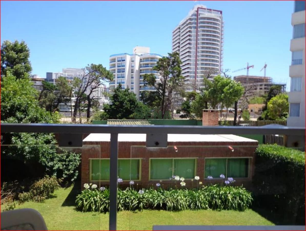 Alquiler y venta de apartamento en la brava, 1 dormitorio, baño, cerca del mar.