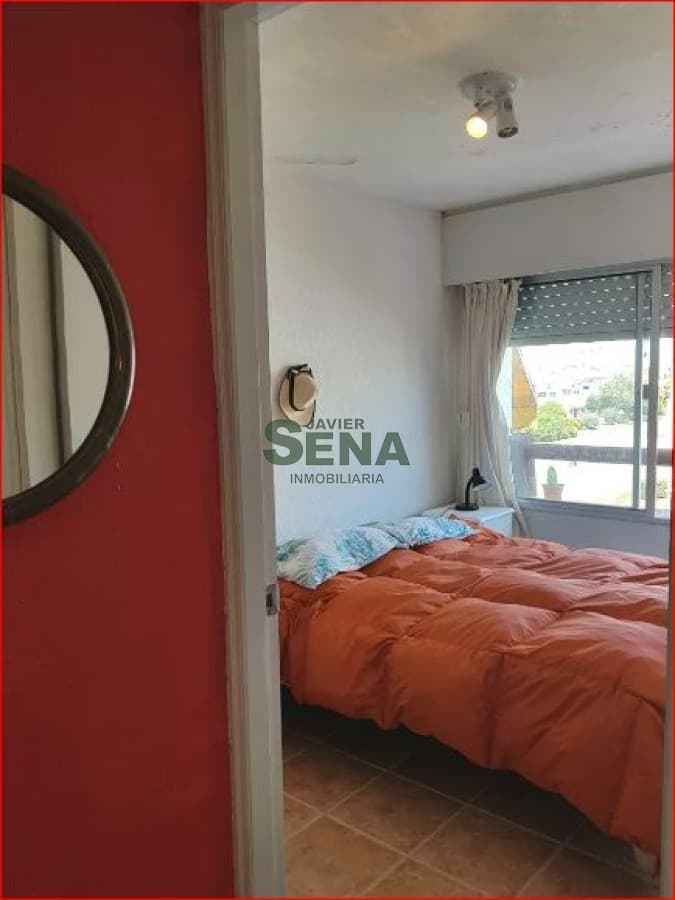 Alquiler de apartamento en la Brava, 1 dormitorio, baño, a metros del mar.