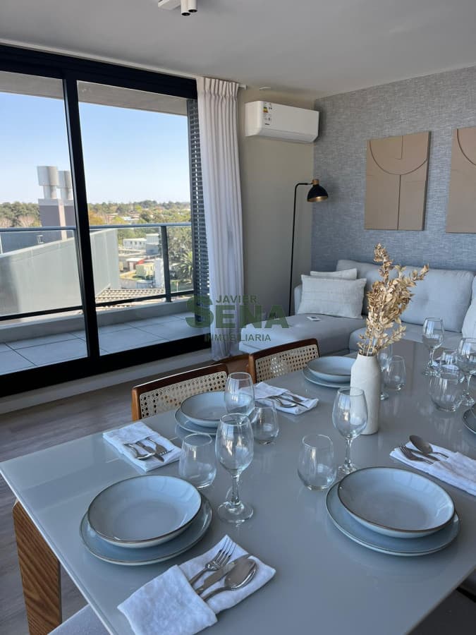 Venta de apartamento en la Roosevelt, 3 dormitorios, 2 baños a estrenar, muy iluminado, amenities.