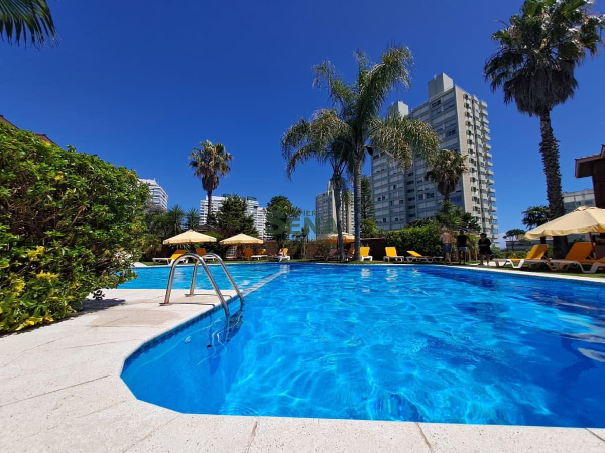 Apartamento en alquiler temporal en la Mansa de 3 dormi, 2 baños, con amenities