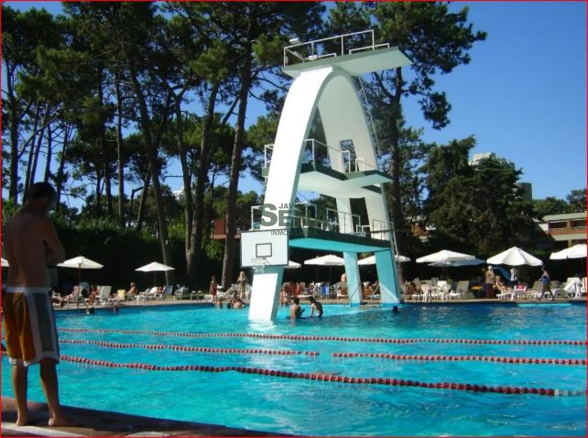 Alquiler de apart en la Mansa, 2 dormitorios, 2 baños, piscina, cerca del mar.