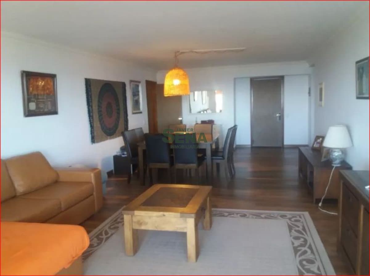 Alquiler y Venta de apartamento en la Roosevelt, 4 dormitorios, 4 baños, balcon, gran edificio.