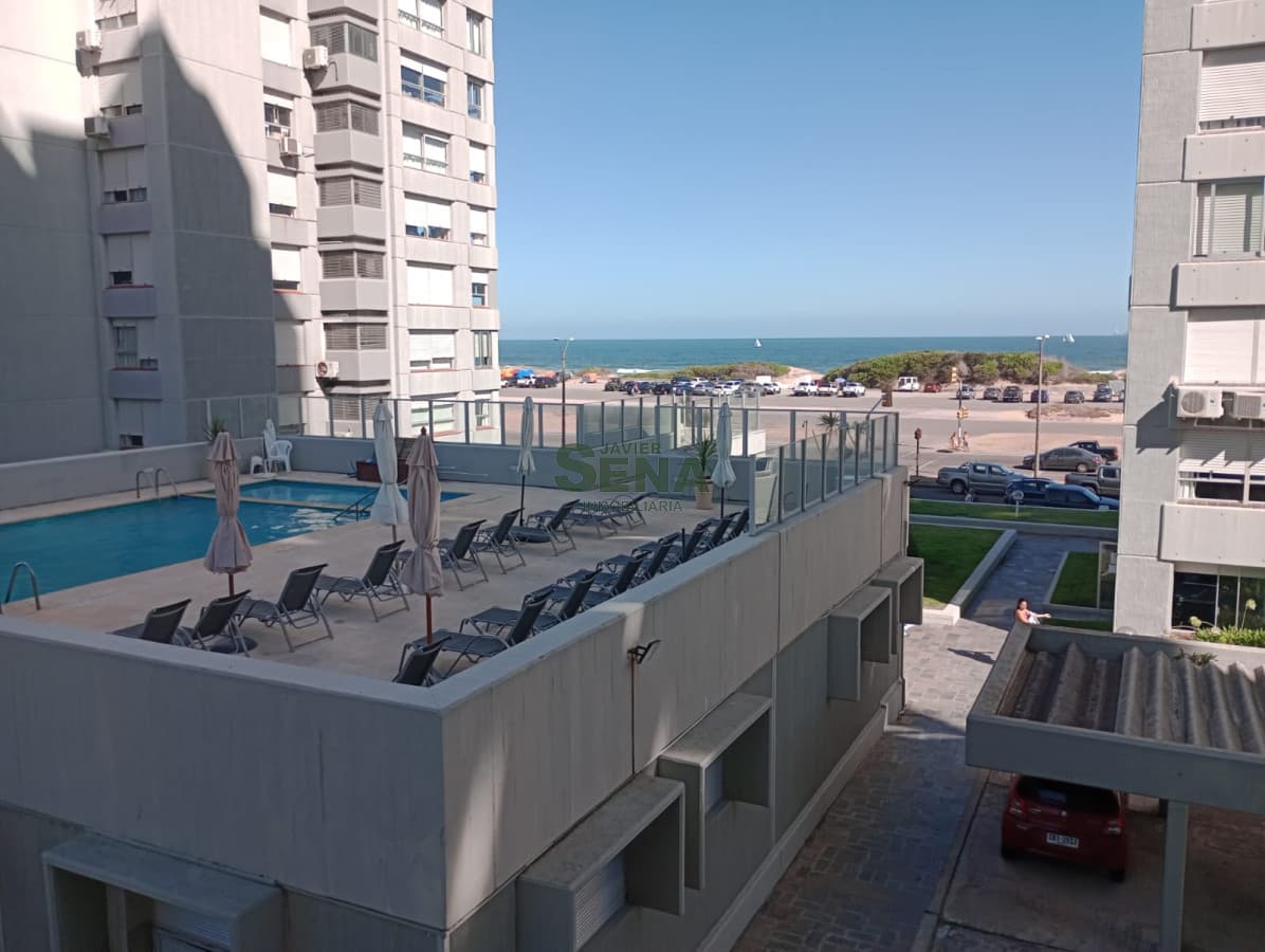 Alquiler de apartamento en la brava, 1 dormitorio, baño, piscina y todos los servicios.