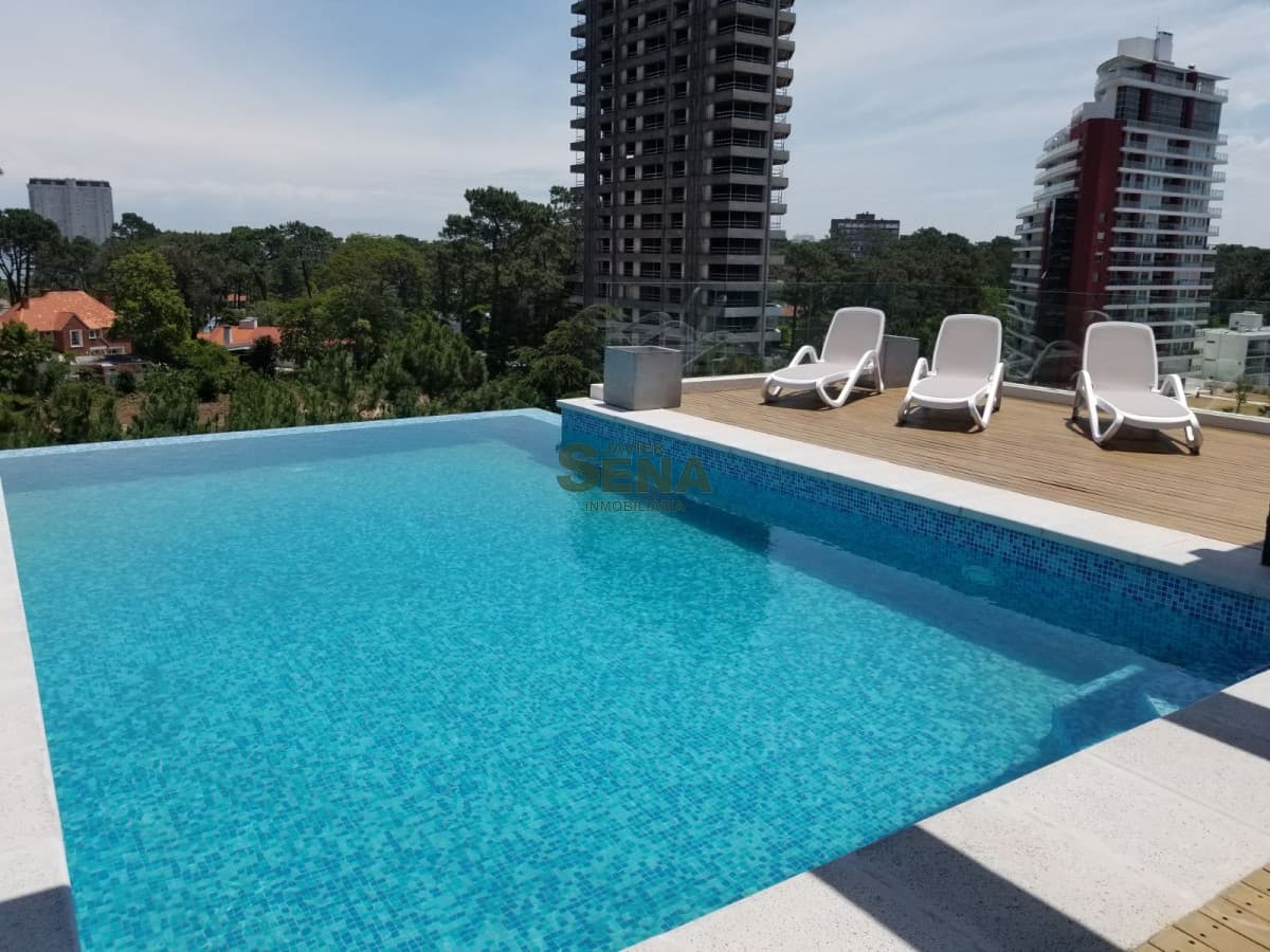 Alquiler de apartamento en la Roosevelt, 1 dormitorio y medio, baño, con servicios.