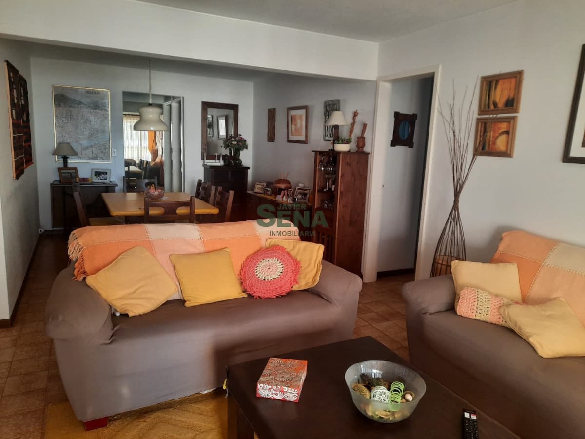 Venta de apartamento en la brava, 2 dormitorios, 2 baños, balcon, gran vista al mar.