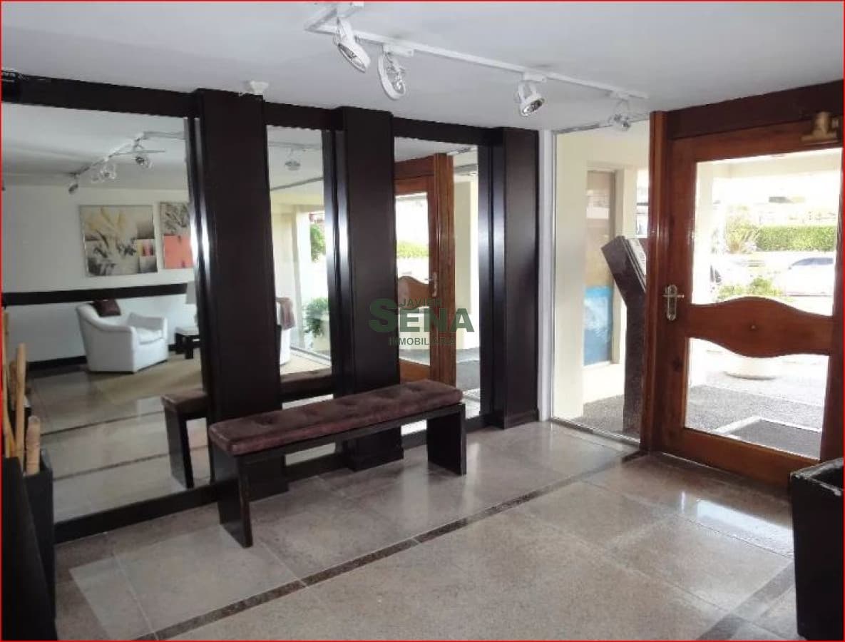 Alquiler de apartamento en la Peninsula, 1 dormitorio, baño, balcon, buena vista.-