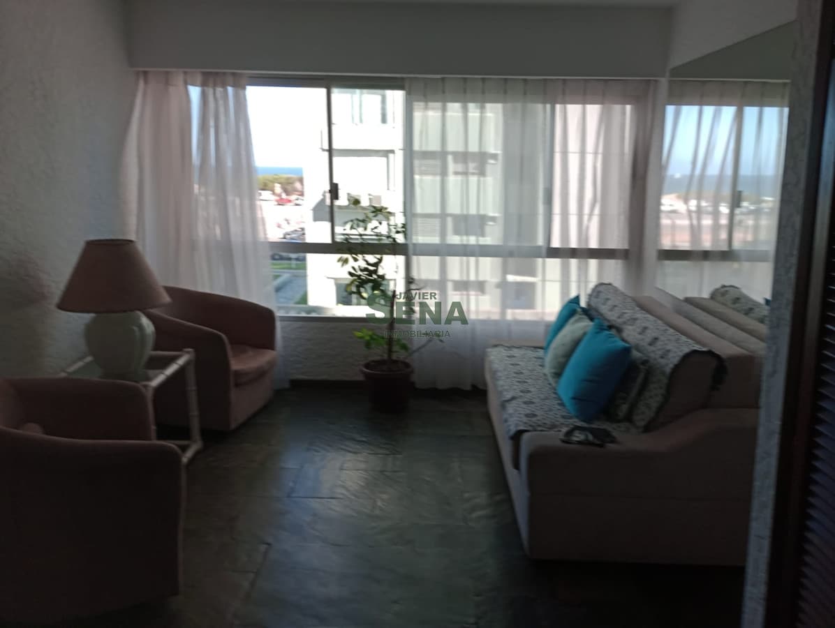 Alquiler de apartamento en la brava, 1 dormitorio, baño, piscina y todos los servicios.