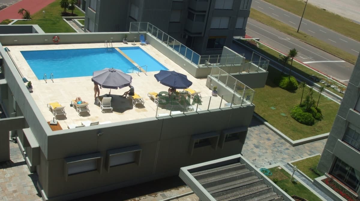 Alquiler de apartamento en la brava, 1 dormitorio, baño, piscina, servicios y buena vista.