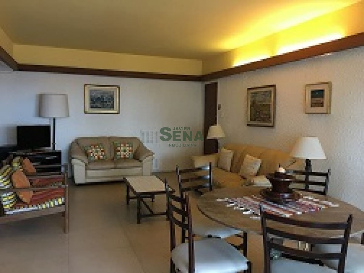 Venta y alquiler de apartamento en la Peninsula, 2 dormitorios, 2 baños, buena vista.