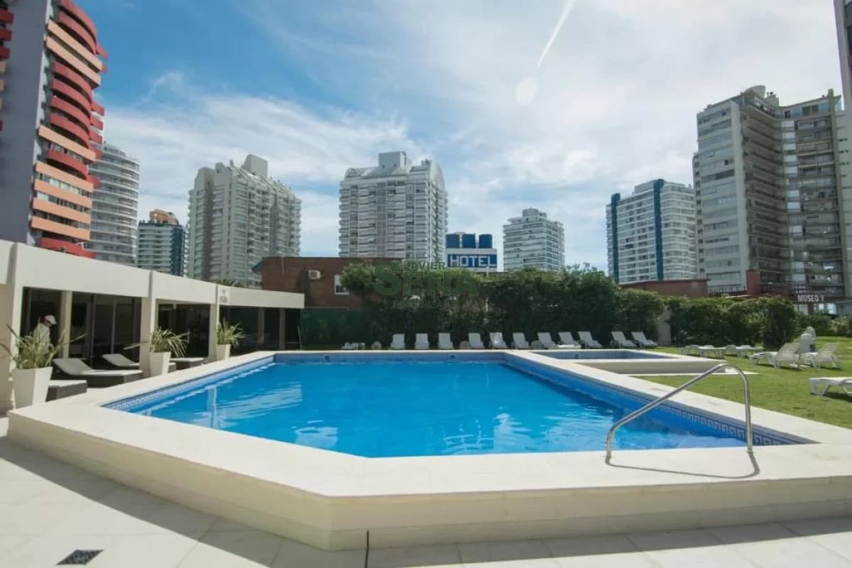 Alquiler de apartamento en la Brava, 1 dormitorios, 1 baños, piscina, servicios.