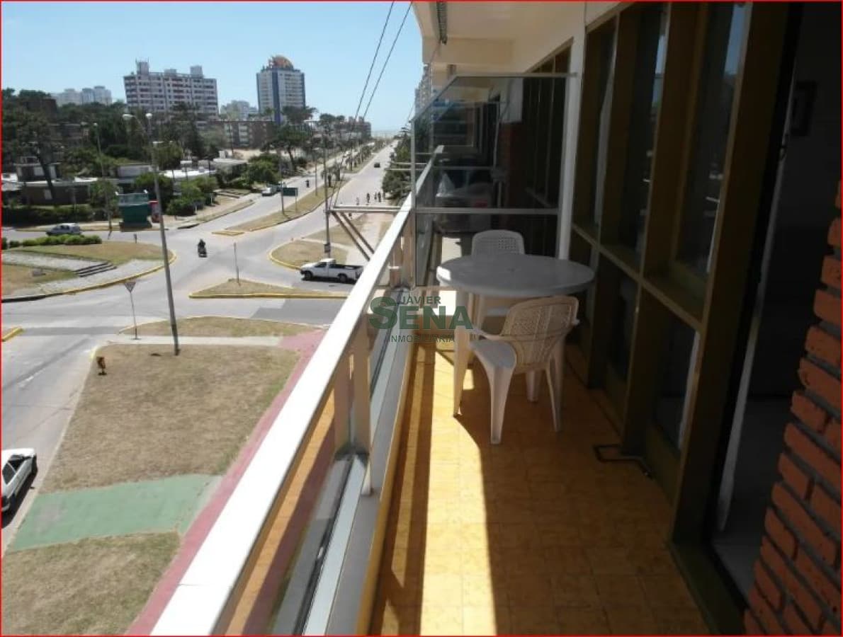 Alquiler de Apartamento en la mansa, mono ambiente, baño, cerca de todo.