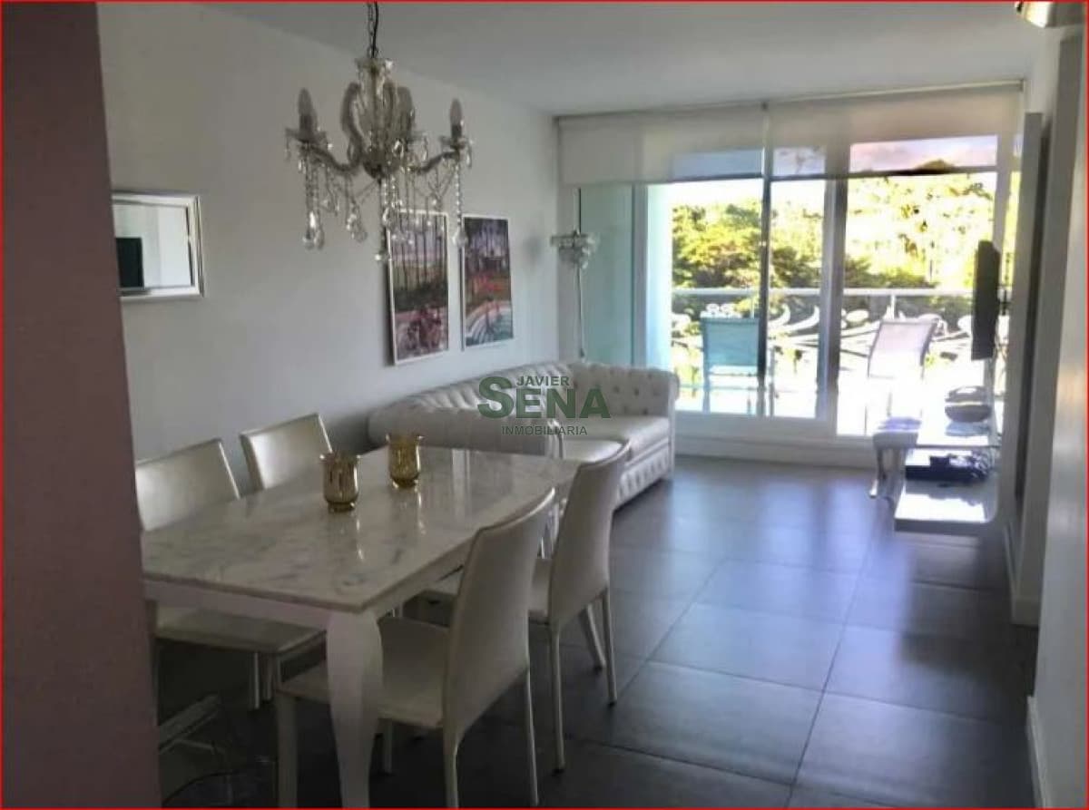 Venta y alquiler de apartamento en la Roosevelt, 2 dormitorios, 2 baños, con todos los servicios.