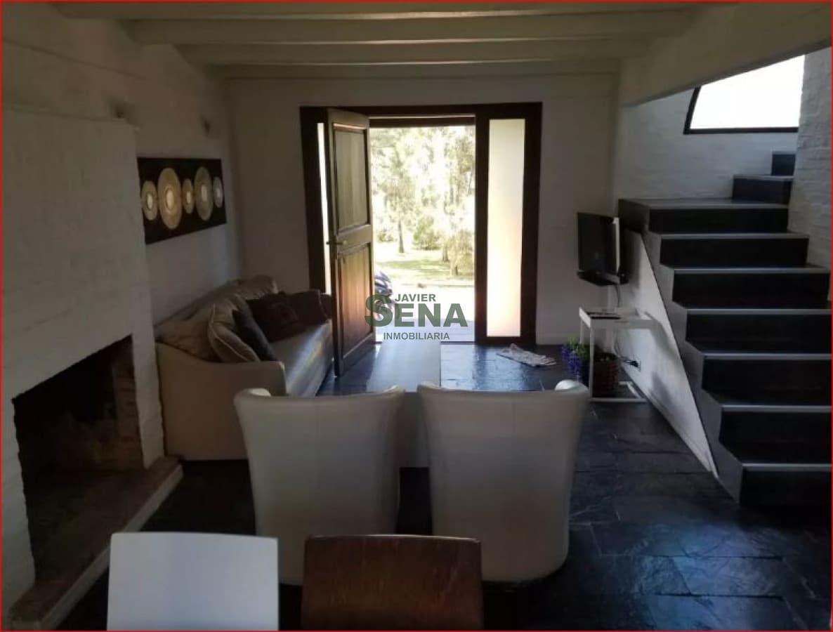 Alquiler de casa en Pinares, 2 dormitorios, 2 baños, piscina, lindo lugar.