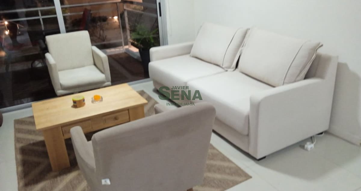 Venta de apartam en Rincon del Indio, 2 dorm, 2 baños, servicios, casi nuevo.