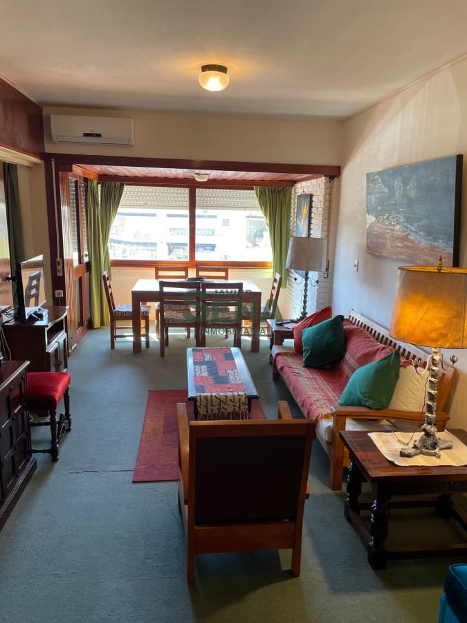 Venta de apartamento en la Brava, 2 dormitorios, baño, balcon, garaje, cerca del mar.