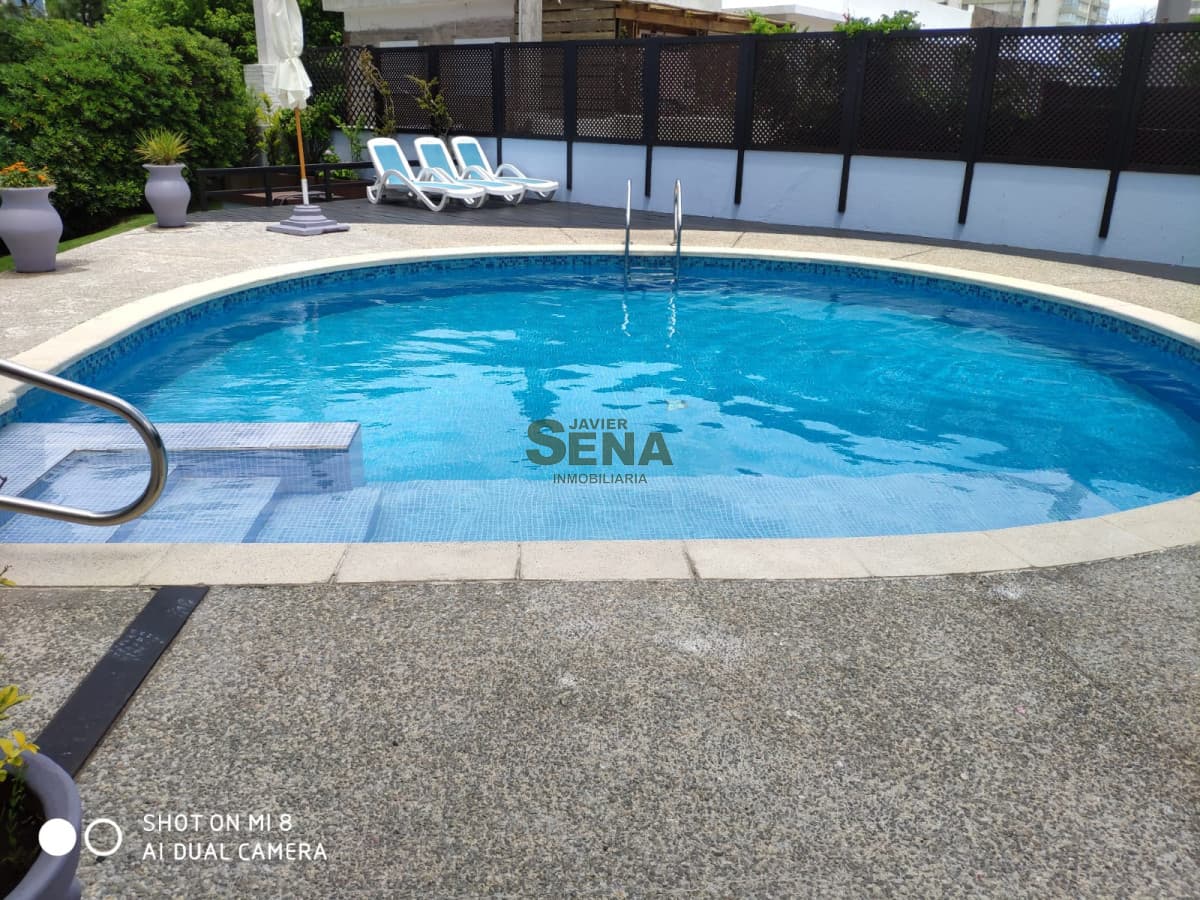 Alquiler de apartamento en la Mansa, 2 dormitorios, 2 baños, buena unidad con piscina.