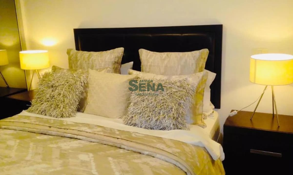 Venta de apartamento en la Mansa, 2 dormitorios, 2 baños, linda vista, pileta, servicios.-