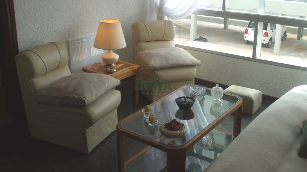 Alquiler de apartamento en la brava, 1 dormitorio, baño, piscina, servicios y buena vista.
