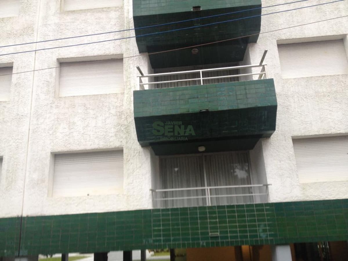 Alquiler de apartamento en Peninsula, 1 dormitorio y medio, baño, balcon.