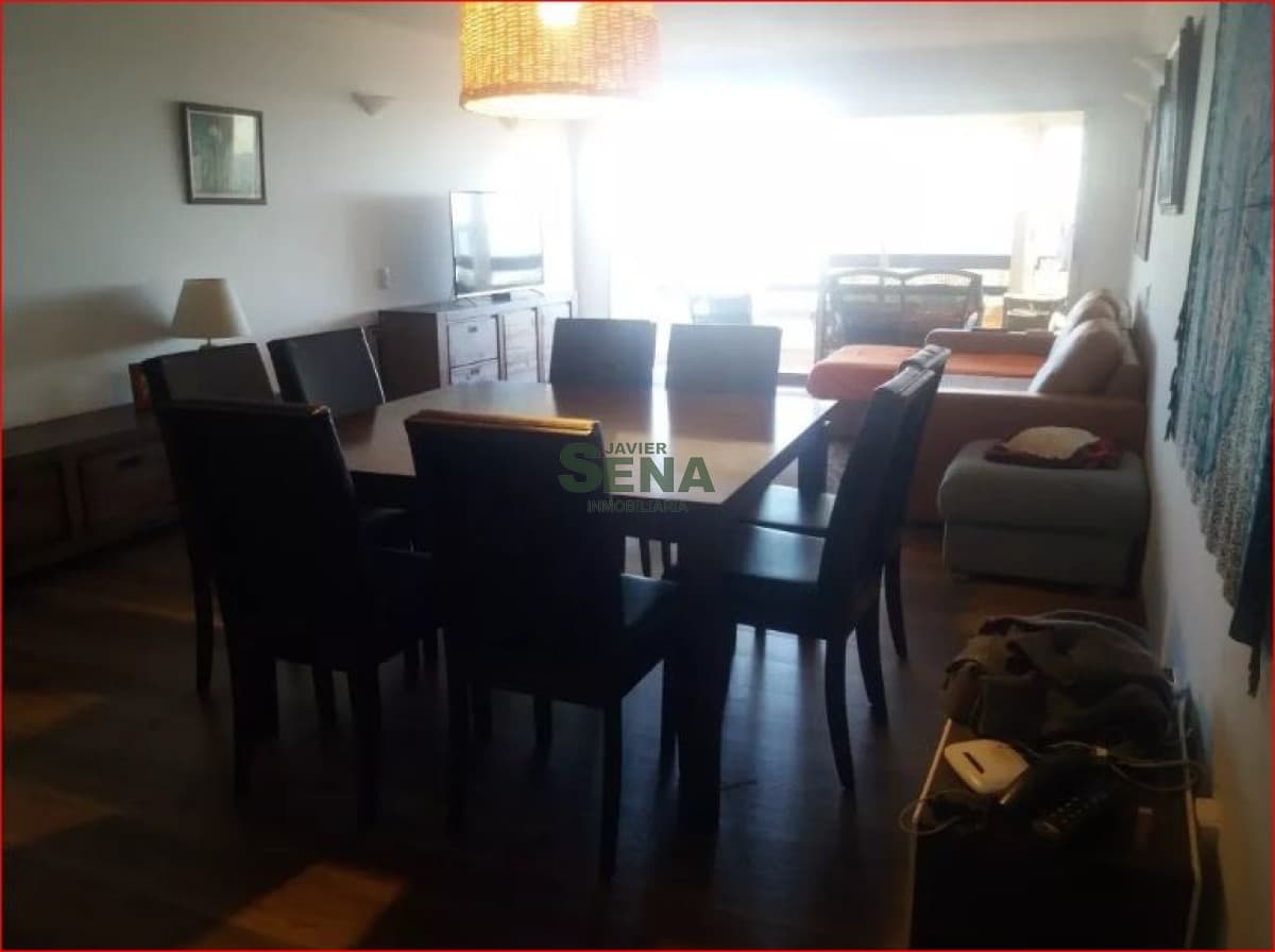 Alquiler y Venta de apartamento en la Roosevelt, 4 dormitorios, 4 baños, balcon, gran edificio.