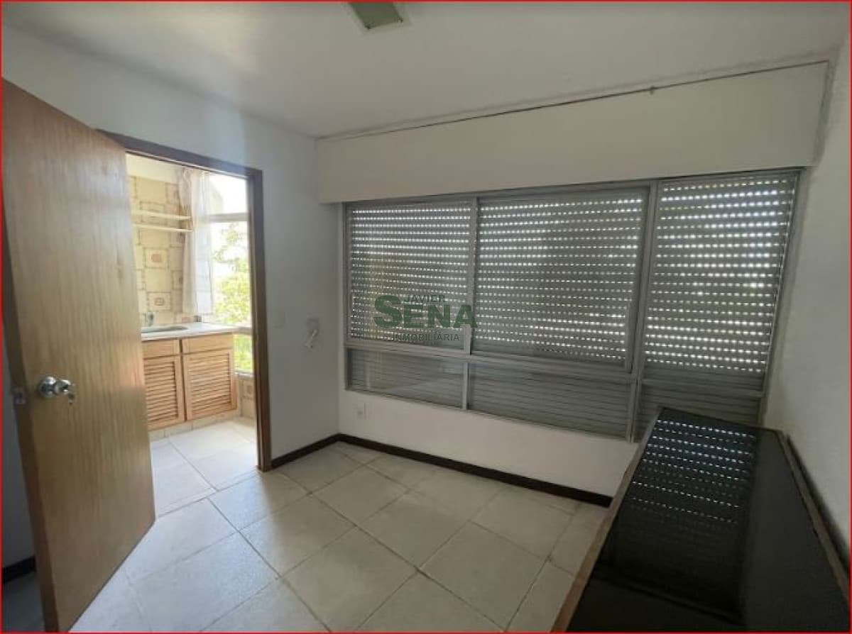 Venta de apart en la Roosevelt, 3 dorm, 3 baños, balcon, servicios.