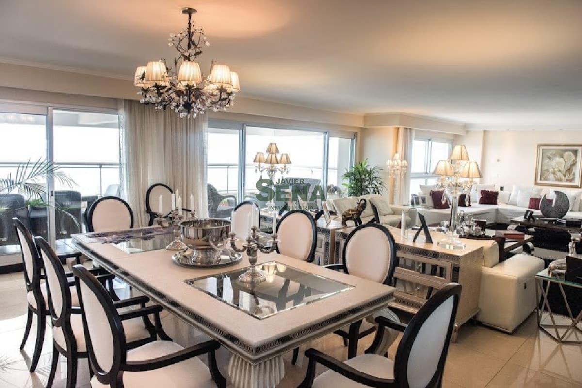 Venta apartamento en Playa Brava, gran piso con la mejor vista al Mar, 5 Dormitorios, 7 baños, 2 suite, todos los servicios.