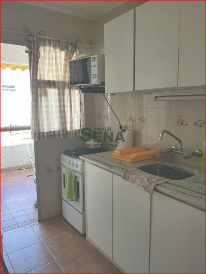 Alquiler de apartamento en la Brava, 1 dormitorio, baño, a metros del mar.