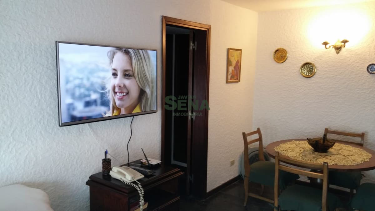 Alquiler de apartamento en la brava, 1 dormitorio, baño, piscina, servicios y buena vista.