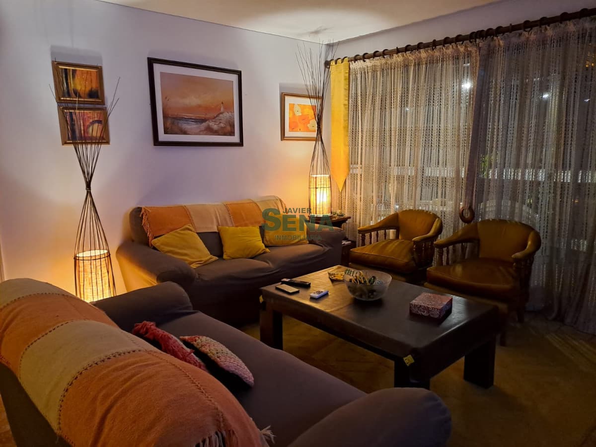 Venta de apartamento en la brava, 2 dormitorios, 2 baños, balcon, gran vista al mar.