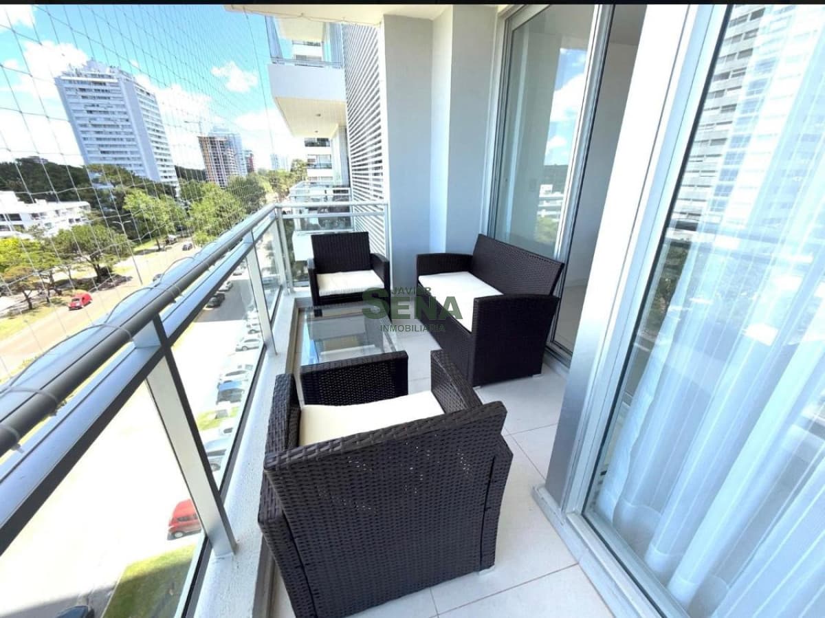 Alquiler de apartamento en Roosevelt, 3 dormitorios y 3 baños, piscina.